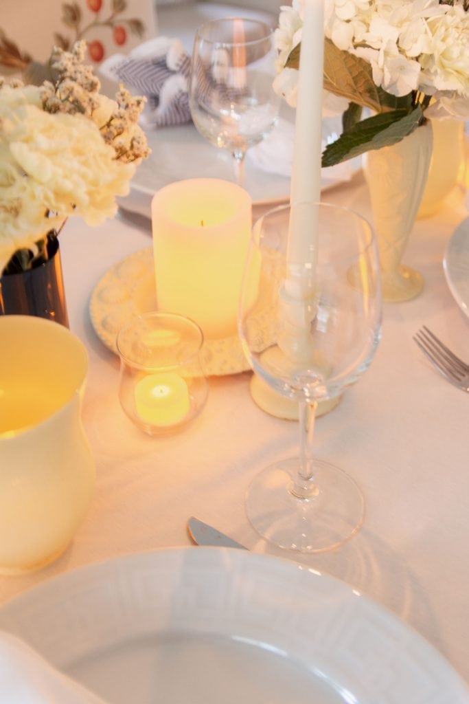 Glowy candlelit summer table setting with Phoenician Yellow PlastiDip peelable spray paint DIY project on Thou Swell #diy #diyproject #plastidip #spraypaint #yellowpaint #tablesetting #tablescape #dinnerparty